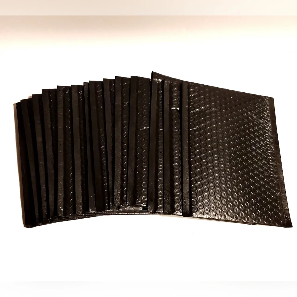 n/a black poly